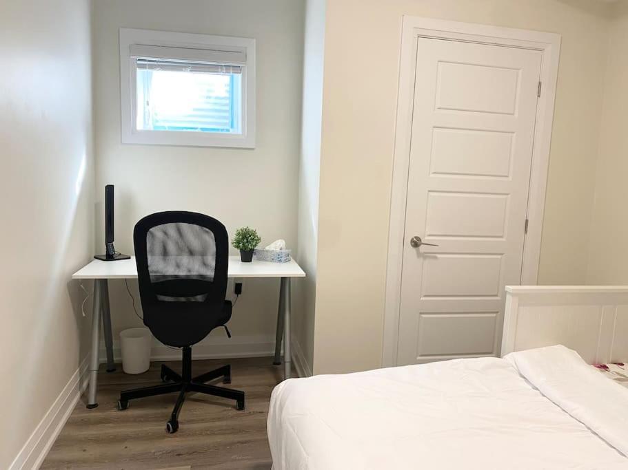 Beautiful Walk Out Basement Apartment In Pickering Near Beach Exterior foto